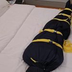 装进丝袋再捆绑，让她在里面自娱自乐，最后让她挑战自己解开