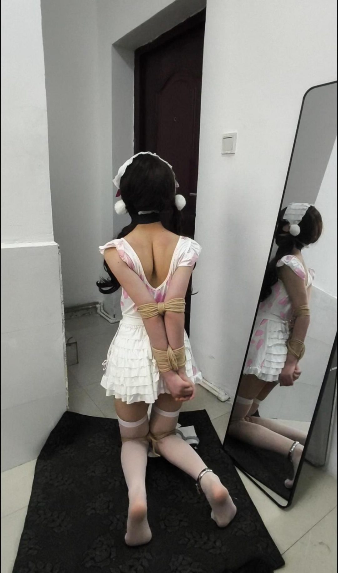 白丝女仆小m欧式并肘捆绑，蒙眼堵嘴-4