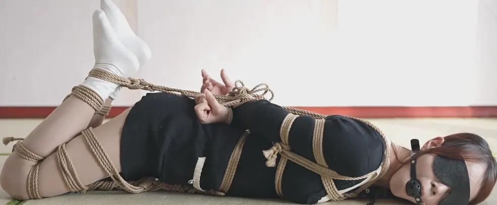 被捆绑的她，原因是个啥-3