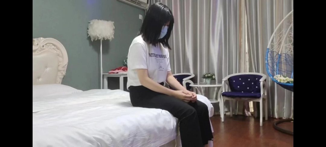 可可内衣挠脚心-3