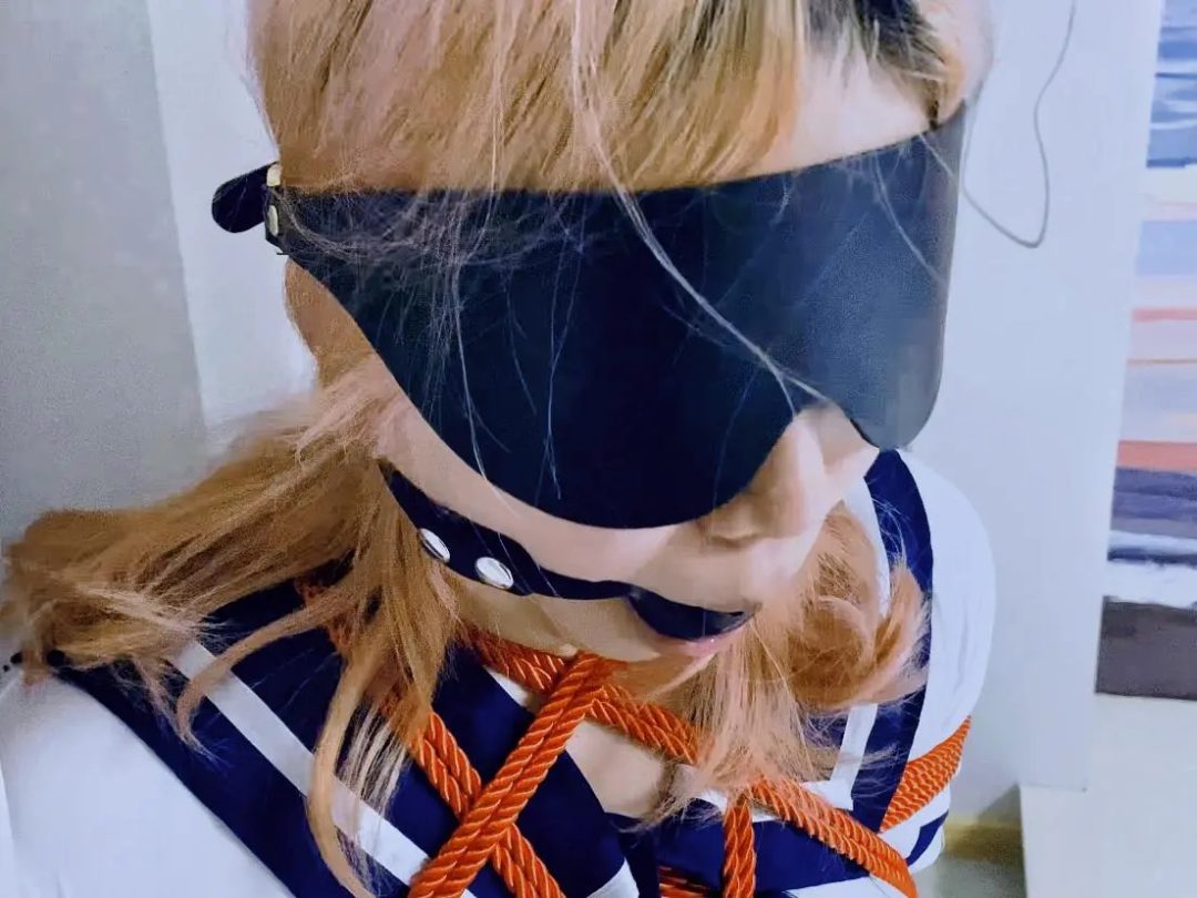 学妹Riona TJ初体验，露脐JK白丝， 呻吟不断，欲罢不能，最后喂食-1