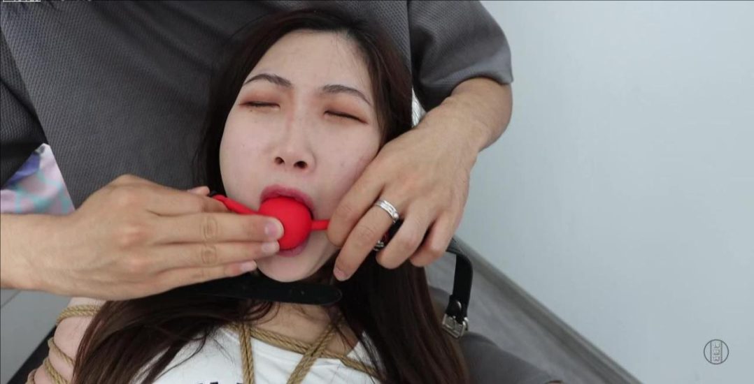 特殊的计划之男闺蜜的报复 美女安安当面叫男人男闺蜜不愿成为男朋友，背地叫人家臭屌丝，过分至极终会遭到报应-3