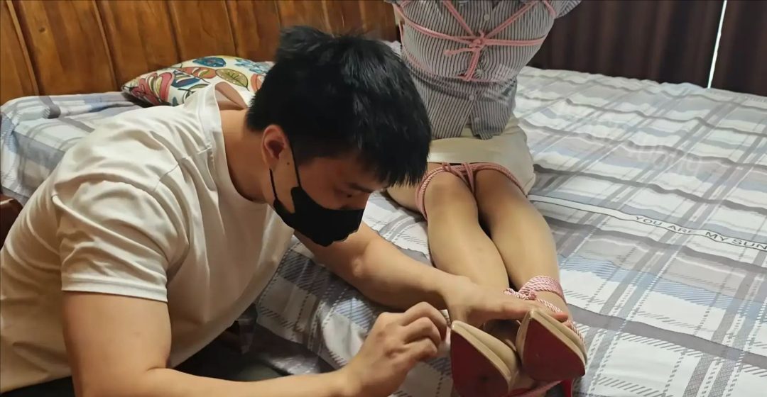 【墨色】真丝长裙高跟鞋床上捆绑聊天-7