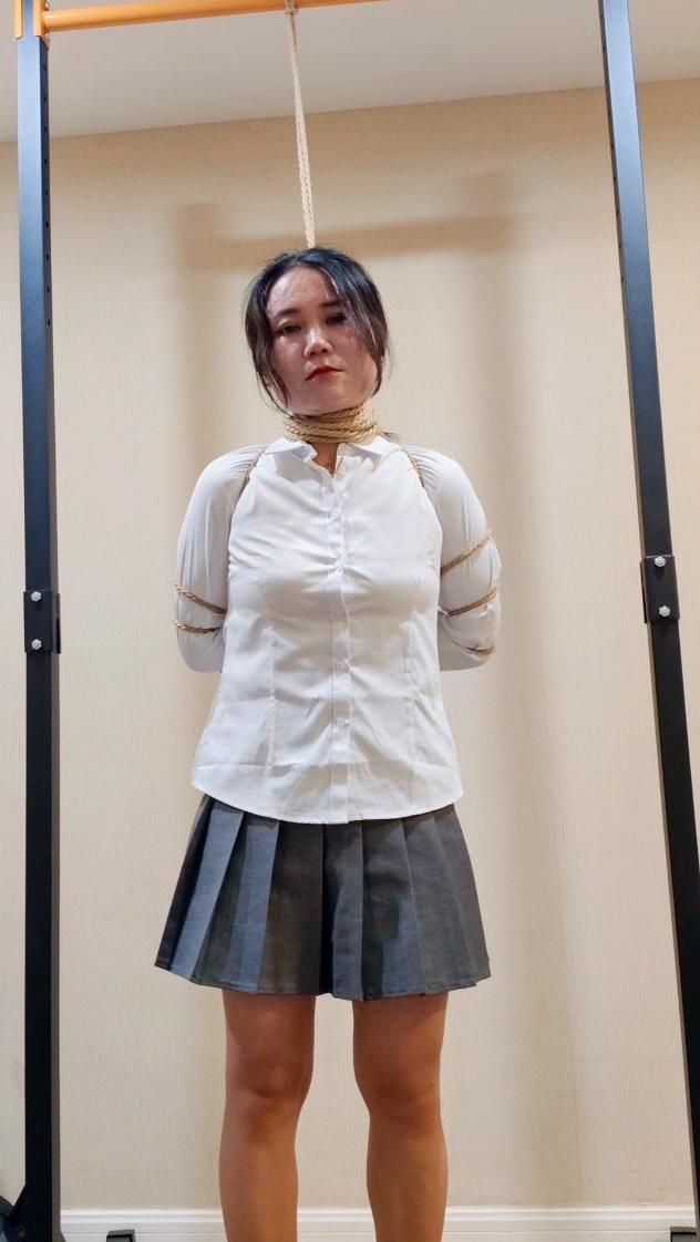 美女体验紧缚-1