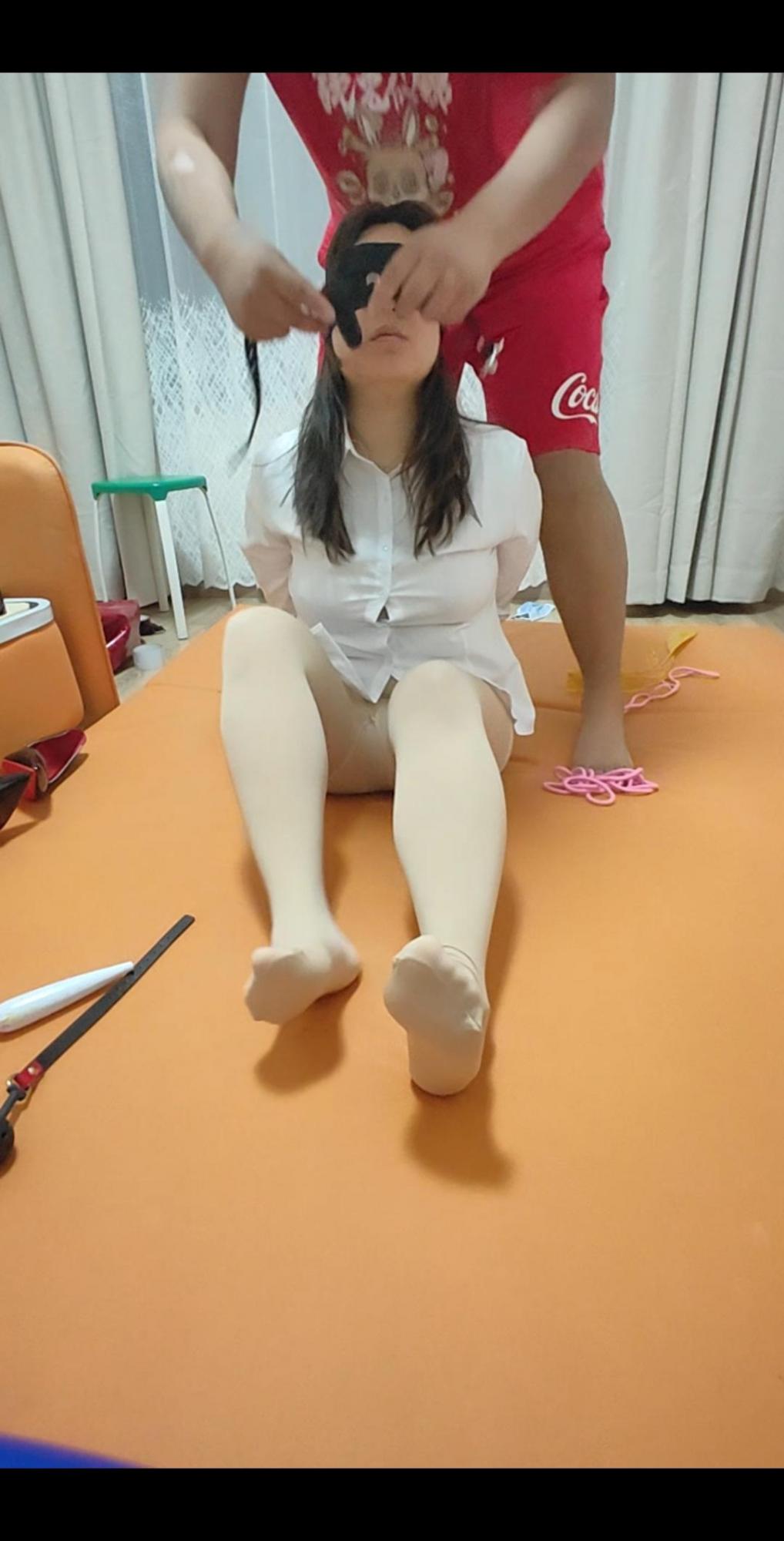 超长口具皮革调教骚媳妇，满地口水，干呕，口水横流，生气崩溃到嚎叫-5