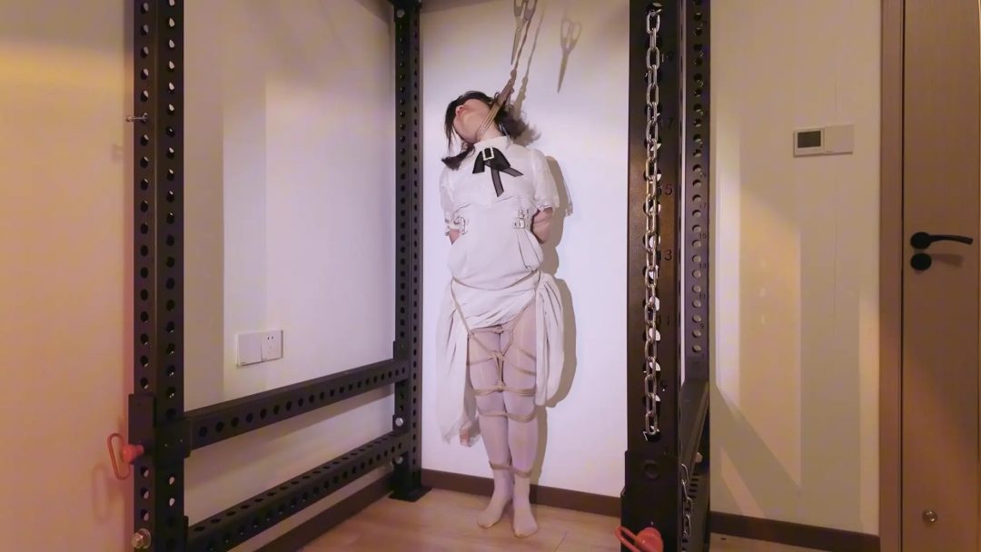 《萝莉女奴脱缚挑战》-海砂— 观音 白丝踮脚 勒脖吊缚挣脱挑战 失败后被放置-4