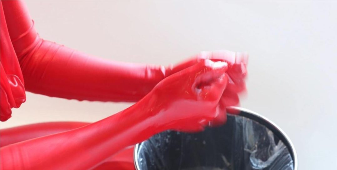《原创》润滑液包裹全包紧身衣ZENTAI的手部特写-1
