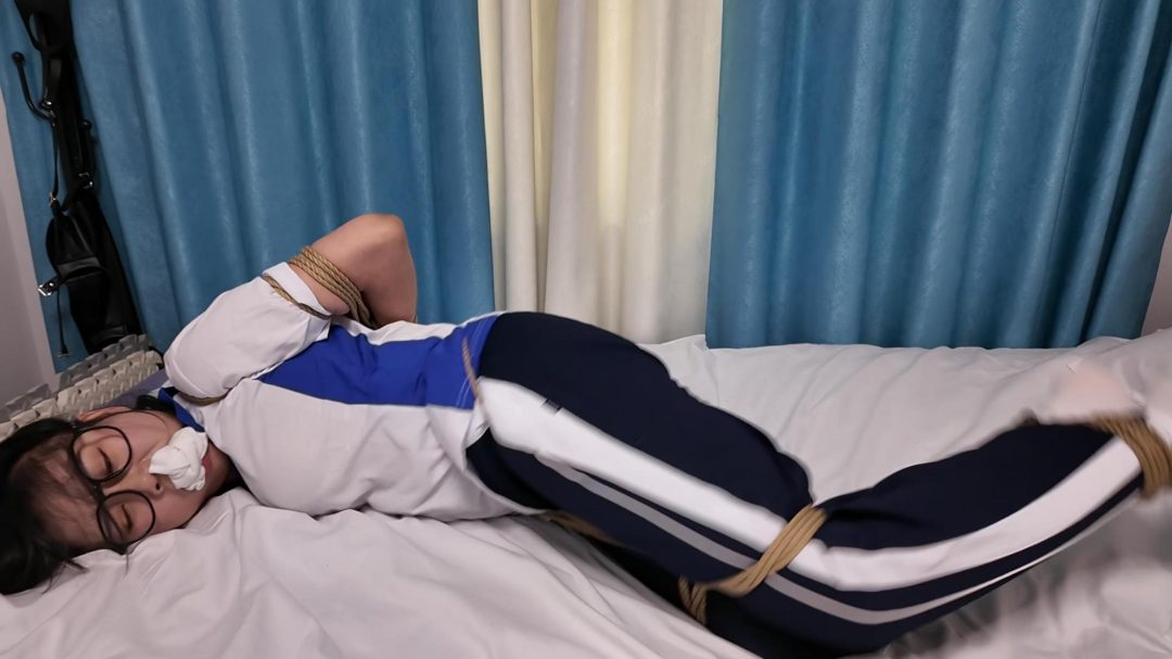 小遥的故事之五花床上捆绑-8