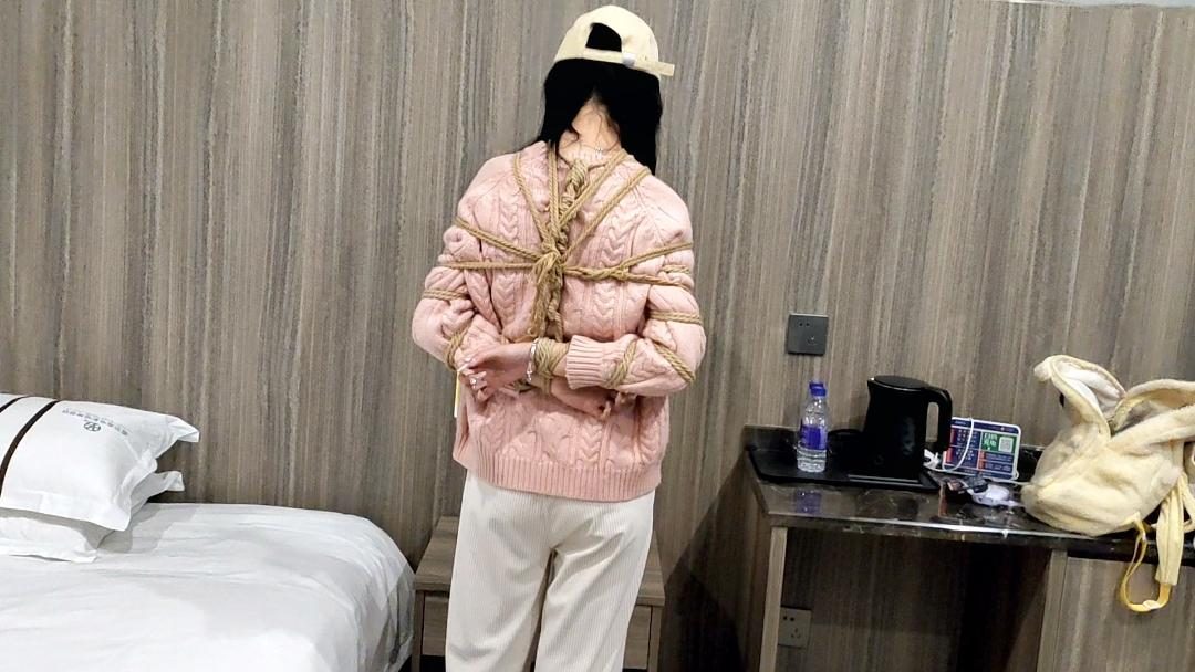 约绑新模高颜值的女护士 五花大绑 罚跪 手铐 单手套-5