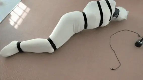 【呼控游戏+极致包裹全包】小美女全包包裹得严严实实的，翻滚挣扎，配合着breathplay游戏简直不要太好玩。-4