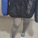 老婆在楼道里露出