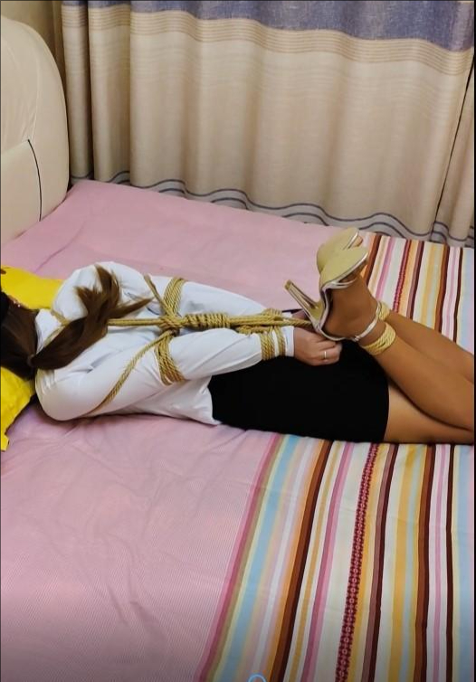 90后小夫妻驷马捆绑第一次-1