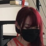 红发女神小粥试镜，173cm身材，柔韧度很高，单腿吊，第一次就尝试5cm大号口球，靠近能明显听到口水呼噜的声音