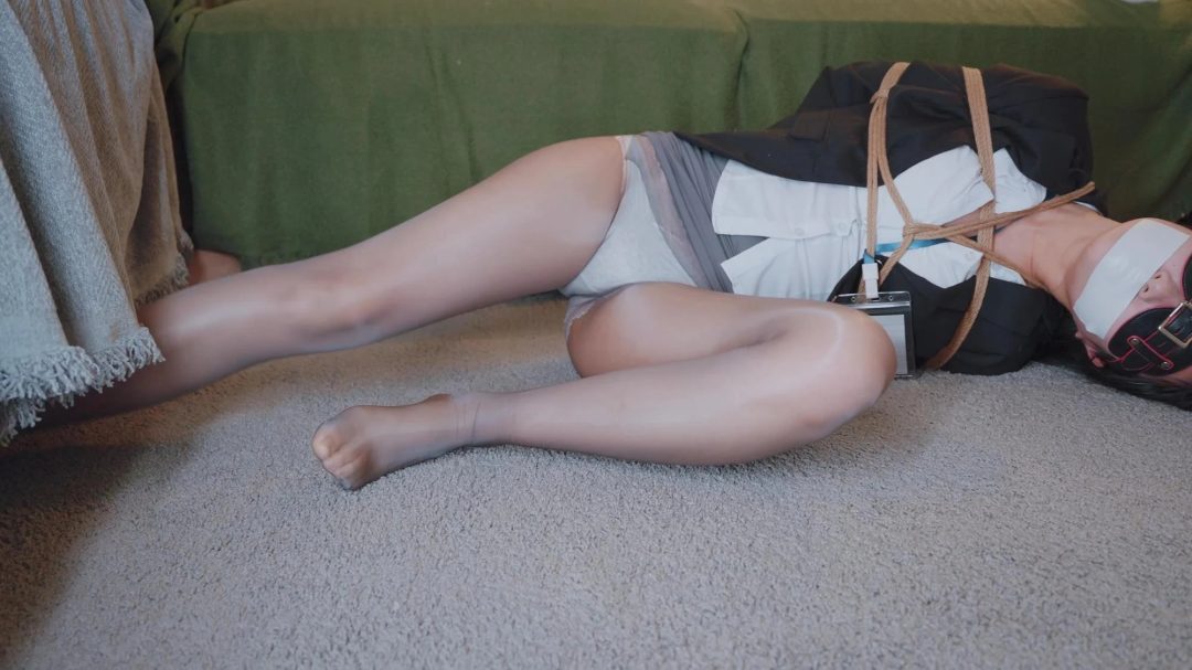 悠米定拍：美女收集者2（身陷囹圄的女记者）-5