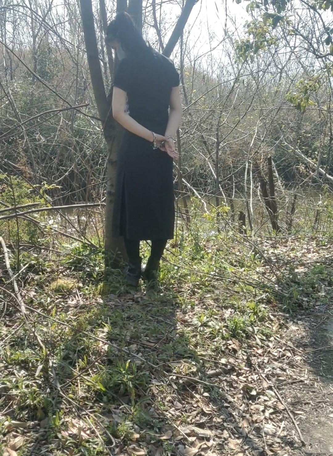 旗袍女被室内紧缚+户外第九章-2