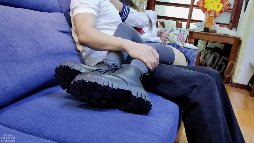 【墨色】周周jk昏迷公主抱 摸腿摸足 脱靴脱袜-2