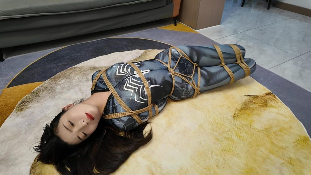 被束缚的女蜘蛛-2
