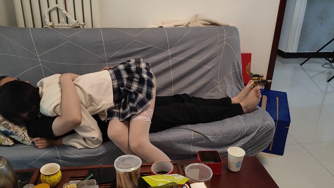 雅熙 JK服的夫人 绑起来楼道走一圈-3