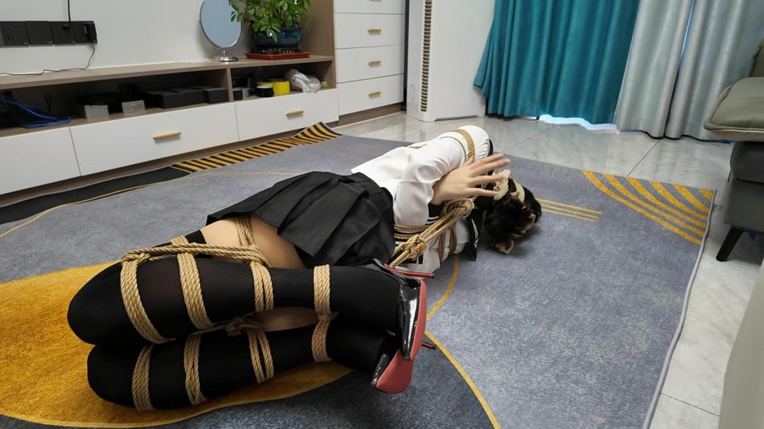定拍晓倩制服单腿吊-9