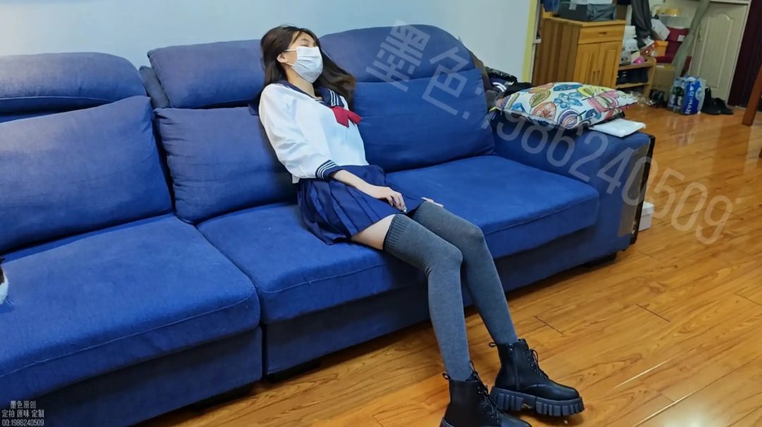 【墨色】周周jk昏迷公主抱 摸腿摸足 脱靴脱袜-4