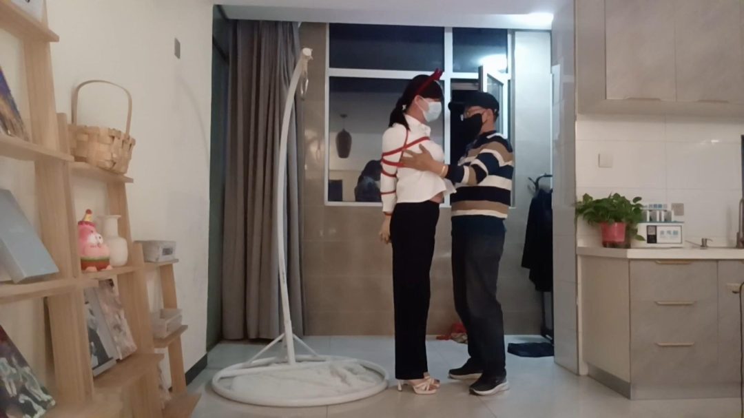 圣灵儿单腿吊调教 吊缚 堵嘴 西式（直臂并肘）伪娘-2