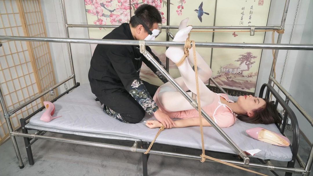言妍刑床分腿固定--白丝、高跟、TK、电击、放置-4 言妍刑床分腿固定--白丝、高跟、TK、电击、放置-4