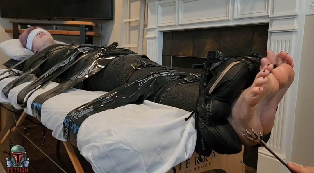 Fettish – The Tickle Table – Claire Coda-3