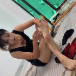 欧式直臂丝袜和高跟鞋里面放红豆嘴巴带压舌口枷痛苦不堪的走圈流口水