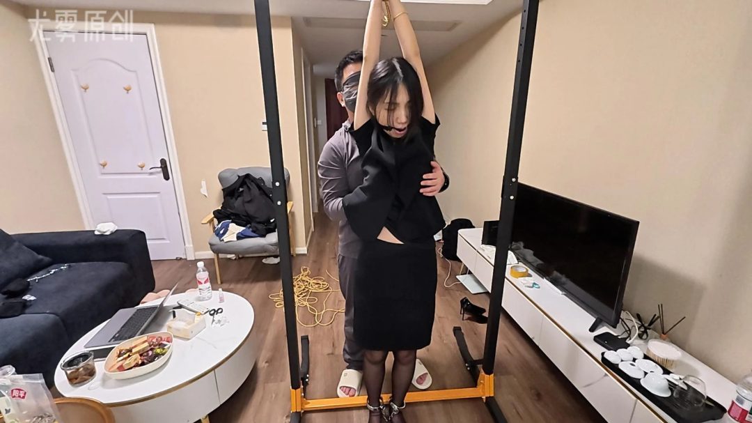 单腿吊 口球调教 直吊 蒙眼调教-4