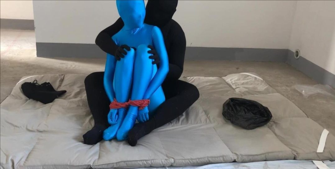 夏日蓝色ZENTAI昏迷捂嘴体验+桑拿汗蒸对话全记录-3