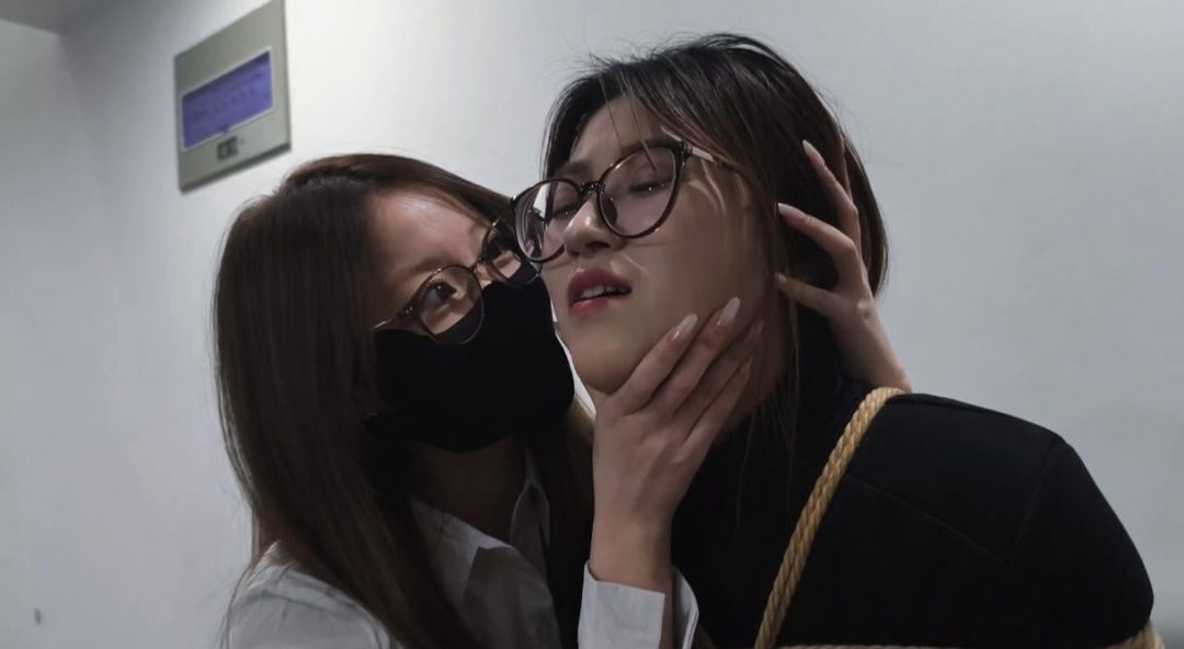 【禾一定拍】 独具女性被“测试”抗敏感丝袜，却被女推销员捆绑堵嘴挠脚心，原来是脚心敏感增强丝袜！女主被挠得精疲力尽口不能言又被放置在家等候下一次 超有感觉的百合本-6
