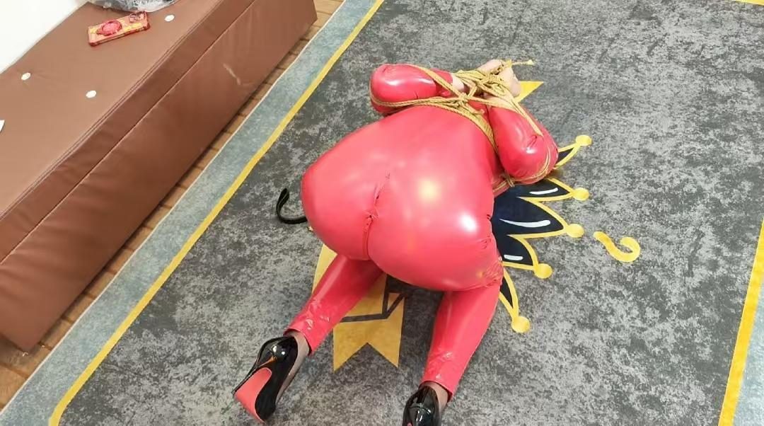 佳佳红胶衣捆绑-4