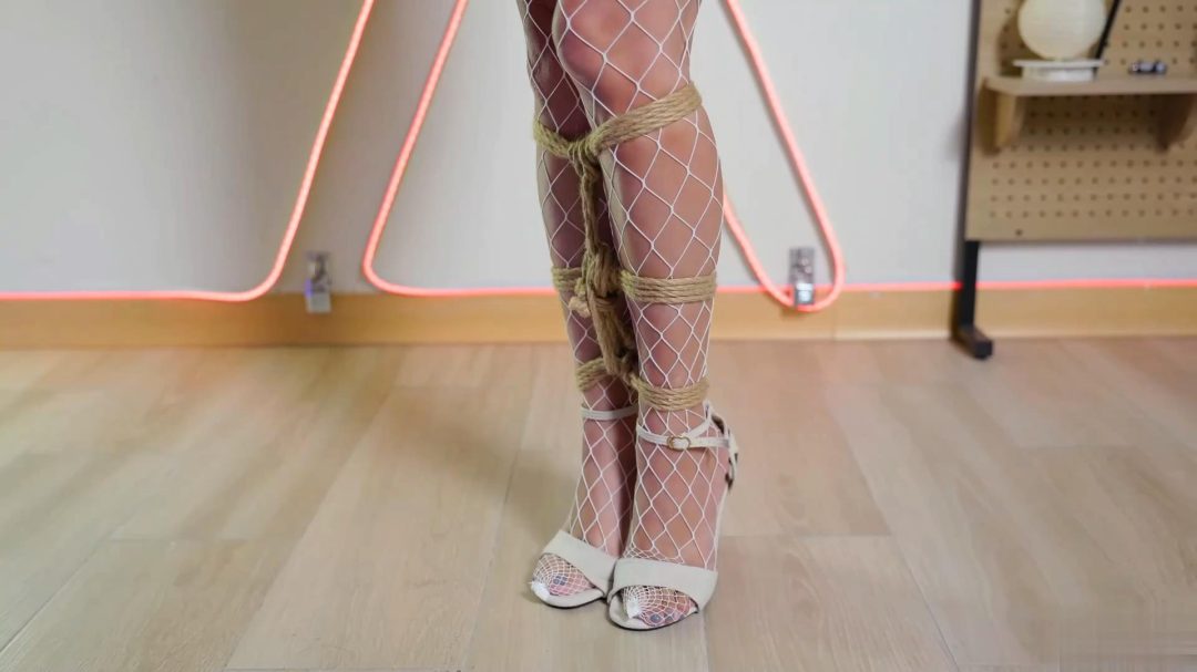 高顏值緊實Q彈美乳人妻 緊縛搔癢初體驗-3