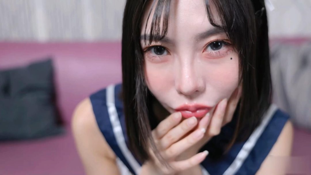 小痴女求玩弄 粉嫩足底隨便玩-2