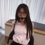 《逃脱》m开腿缚 极品嫩足 口水止不住的流 想吐出口球无奈带的太紧~