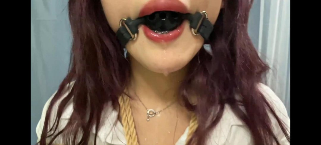 云雀工作室定拍 曼妮黑丝短裙捆绑胶带封嘴多种口球流口水-3