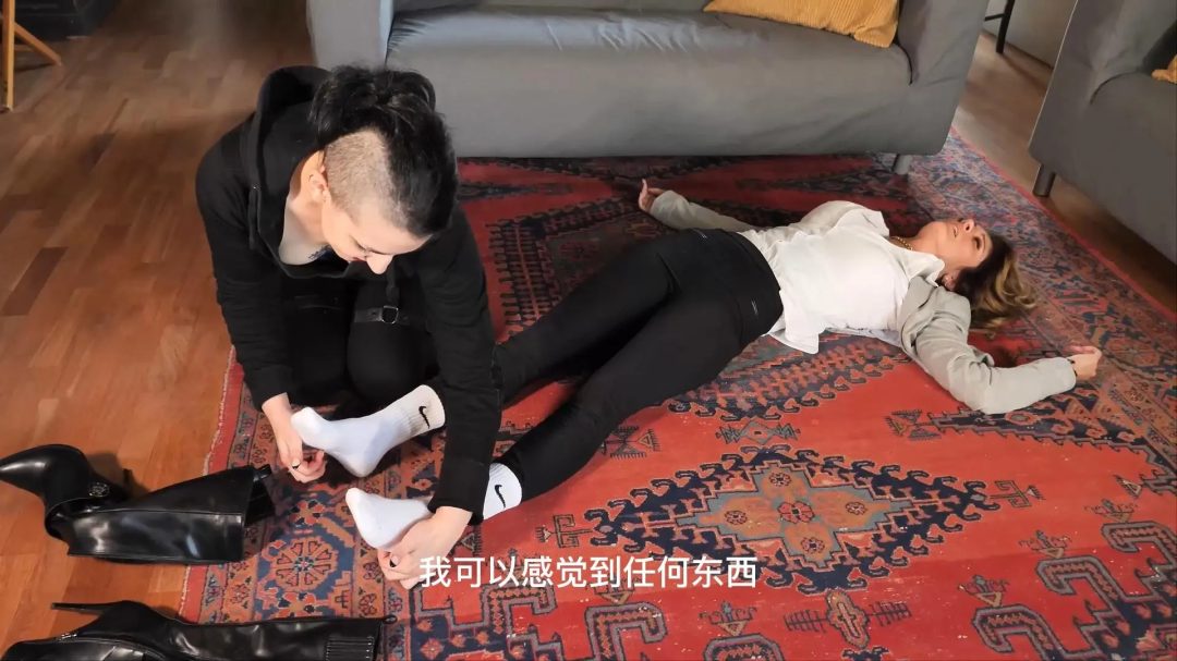 Alba & Camy - Bizarre Robbery-2