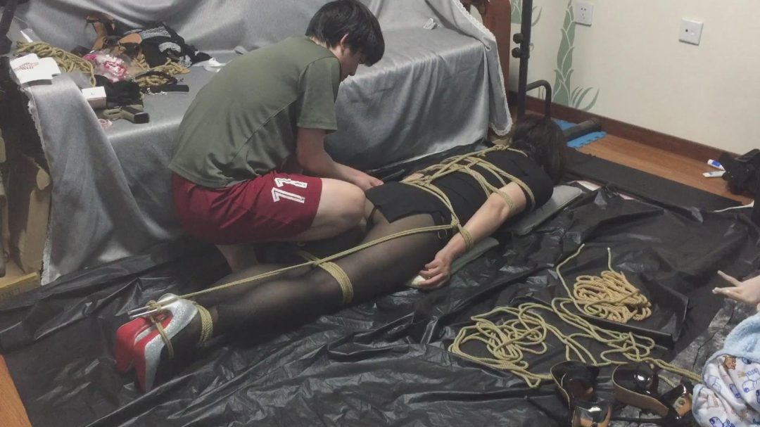 女M非非下水道清理事故 润滑不够-2