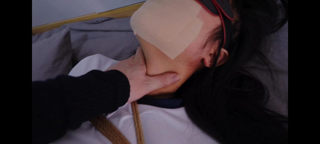 【悠米】定制拍摄 绑架邻家长腿大美女 入室+驷马+白丝肉丝，折磨，逃跑抓回-2
