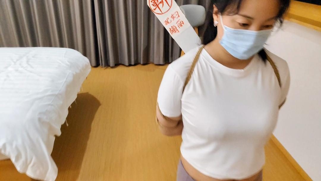 新模特梅丽被斩首示众-6
