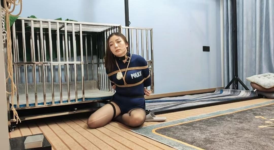 女搜查被擒记-5