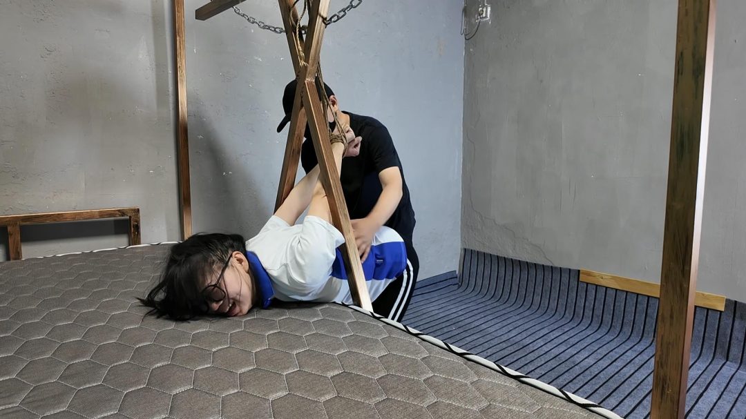 小遥打屁股-4