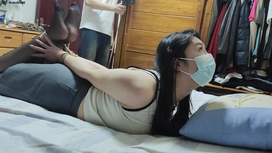 【墨色】OL短裙+黑丝+并腿+简单驷马+挣扎+挠脚tk+足底特写+黑丝特写-7