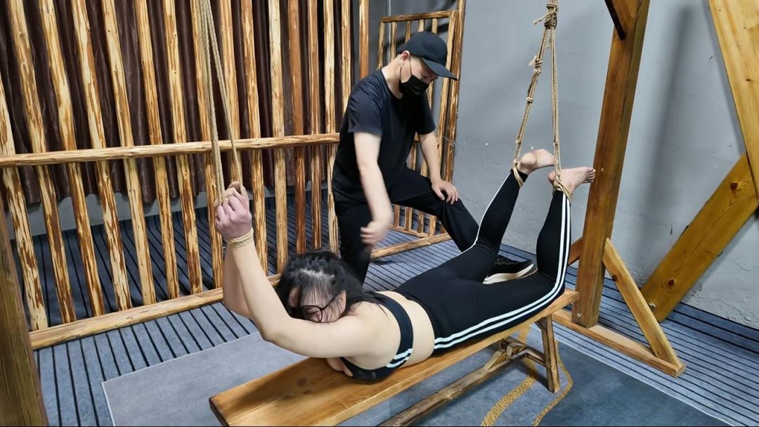 再次惩罚小遥之虐足-1