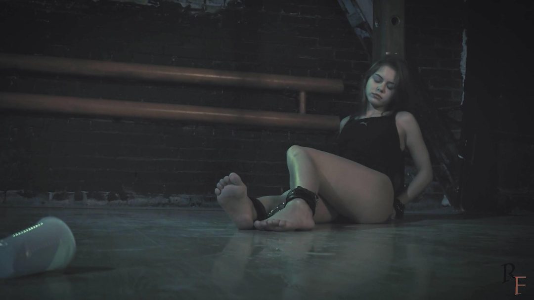 Leya is under arrest - Adventures of a captive-5 Leya is under arrest - Adventures of a captive-5