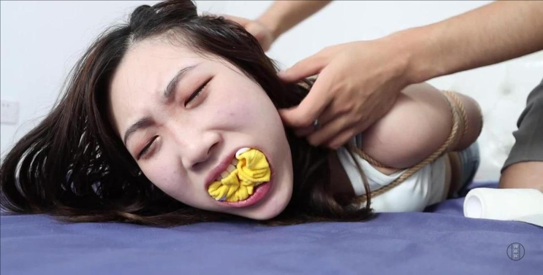 特殊的计划之男闺蜜的报复 美女安安当面叫男人男闺蜜不愿成为男朋友，背地叫人家臭屌丝，过分至极终会遭到报应-8