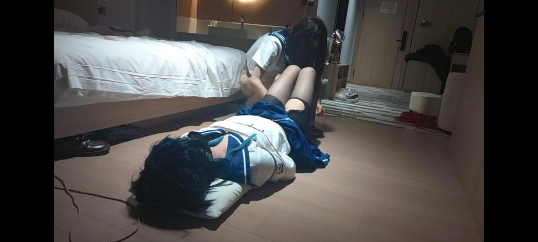 JK学生服橙子被同学玩弄-2