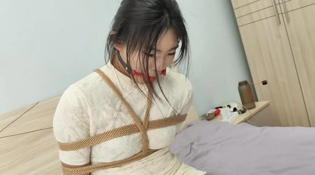 (沐思)入室捆绑 玩弄丝玉足 放置挣扎，挣扎的很到位-6