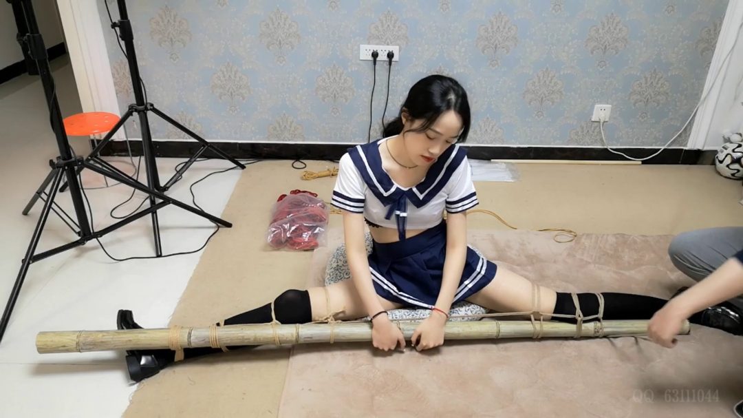 雅熙学生服 竹子上分腿一字马 极限吊手-2
