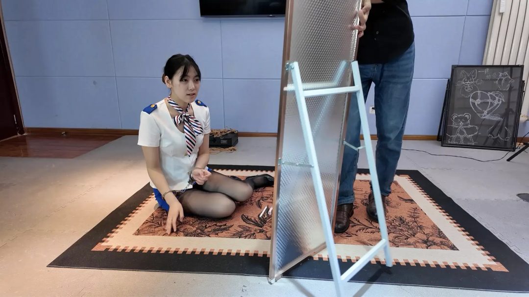 初心定制 长腿美女贝贝紧缚逃脱挑战纪实-1